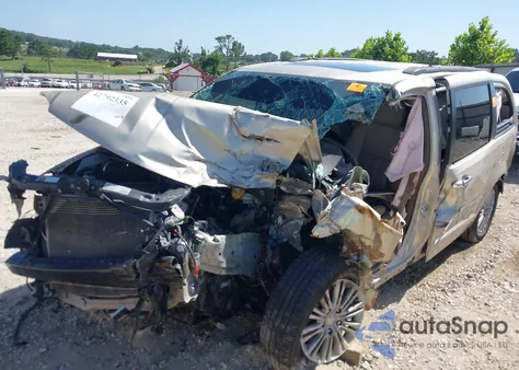 2016 Chrysler Town & Country Touring-L Anniversary Edition z USA, uszkodzony, nr VIN 2C4RC1CG5GR104674